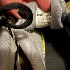 Under armor shoes sz 8